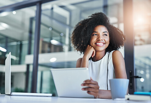 woman signing up for Spark clear aligners online